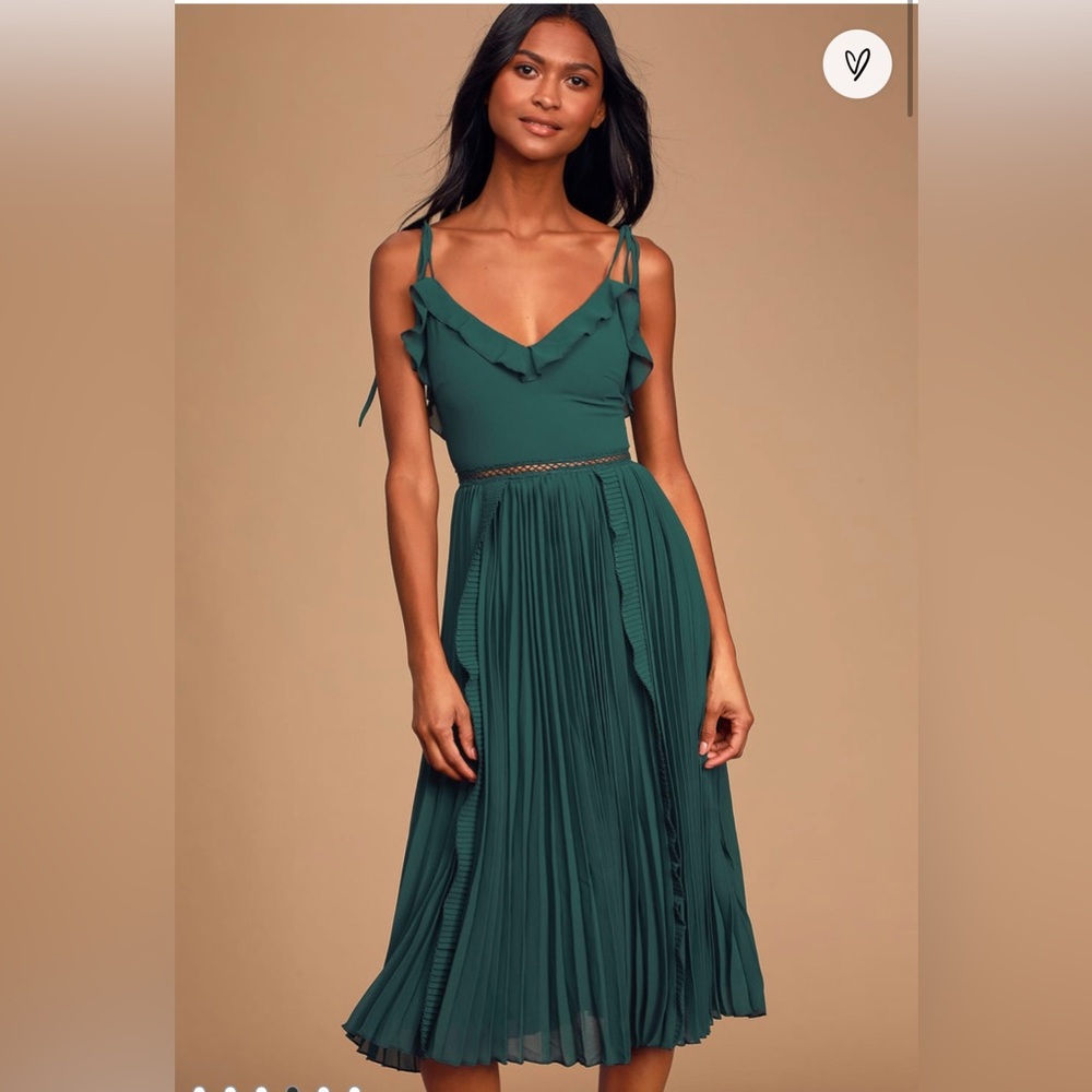 Lulu’s Never a Dull Moment Emerald Green Tie-Strap Pleated Midi Dress